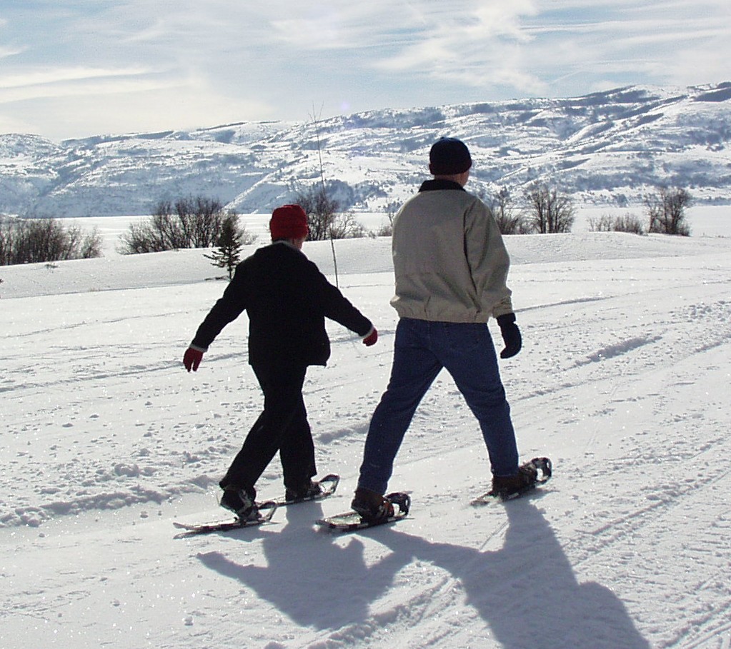 Snowshoeing- sportul ideal pentru toate femeile care iubesc miscarea in aer liber
